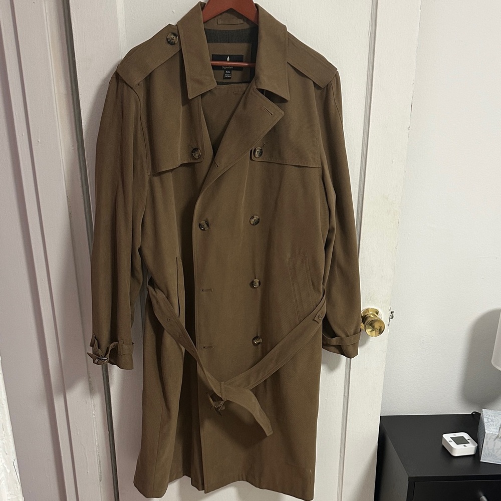 London Fog Men's Tan Trench Coat
Almost new, never worn